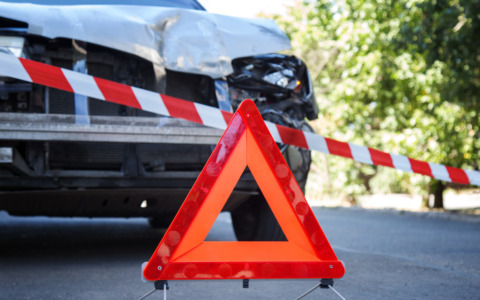 Artigiano perde il controllo e si ribalta al Lido degli Scacchi
