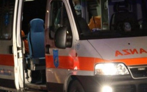 Auto fuori controllo, 30enne grave dopo lo schianto