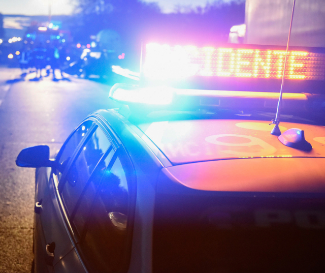 Scontro tra due auto, tre feriti: una donna è grave