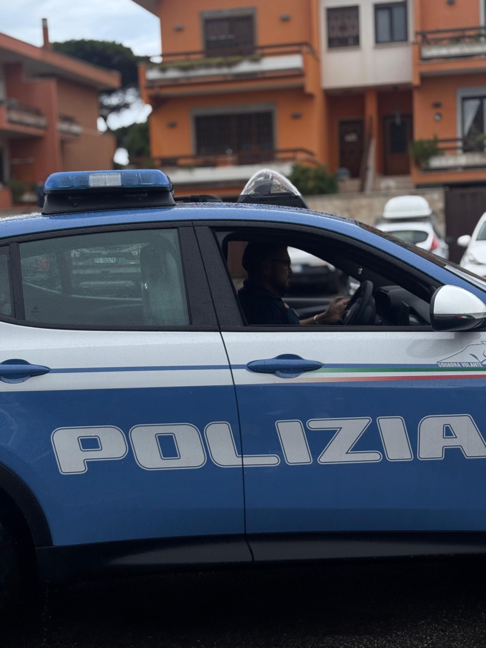 Giovane donna morta, accertamenti nell’area ferroviaria
