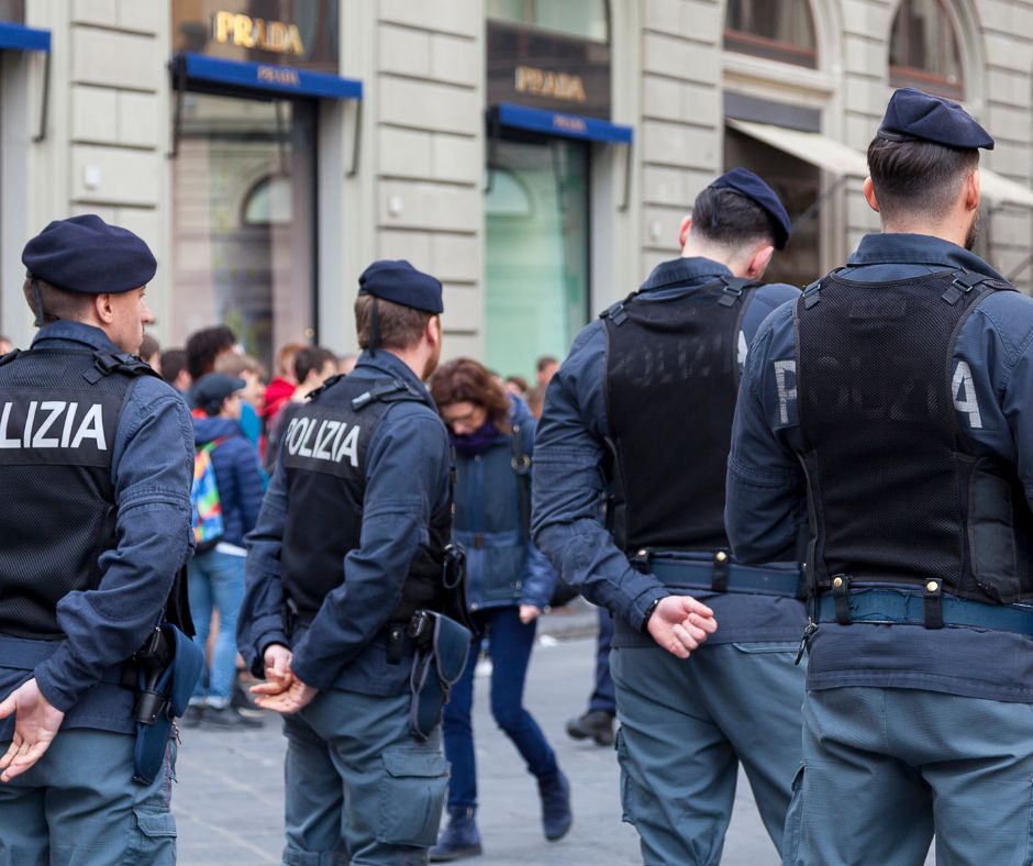 Arrestato con 35 grammi di cannabis e contanti