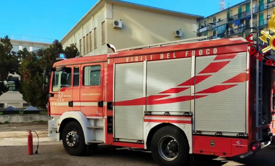 Incendio al bagno, danneggiati bar e ristorante