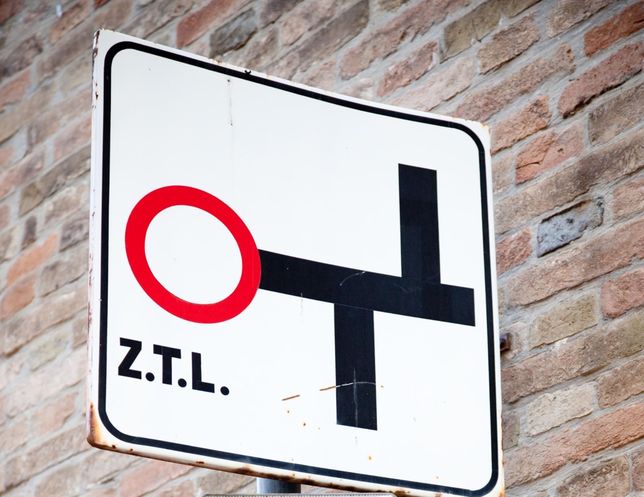 Ferrara, due nuovi varchi Ztl tra via del Cossa e Largo Castello
