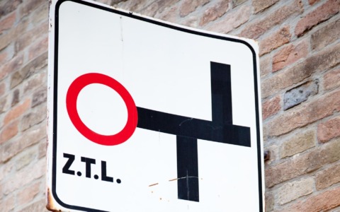 Ferrara, due nuovi varchi Ztl tra via del Cossa e Largo Castello